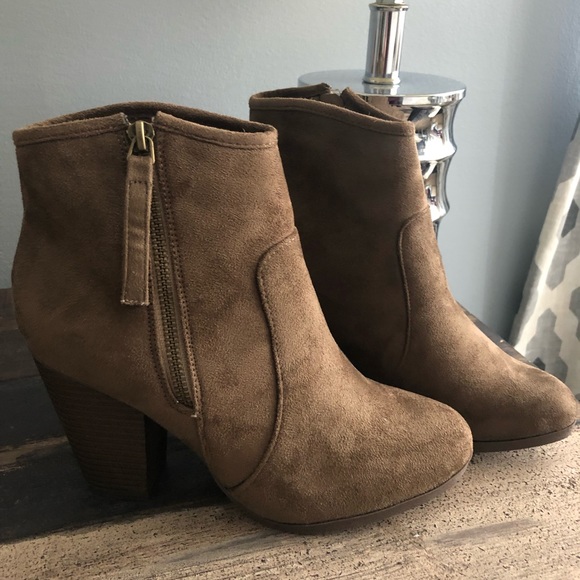 Boots - Picture 4 of 4